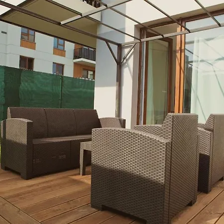 Sunny With Garden And Garage Apartment