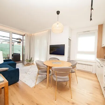 Apartment Sunny With Garden And Garage Warschau