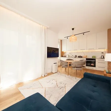 Sunny With Garden And Garage Apartment Warschau